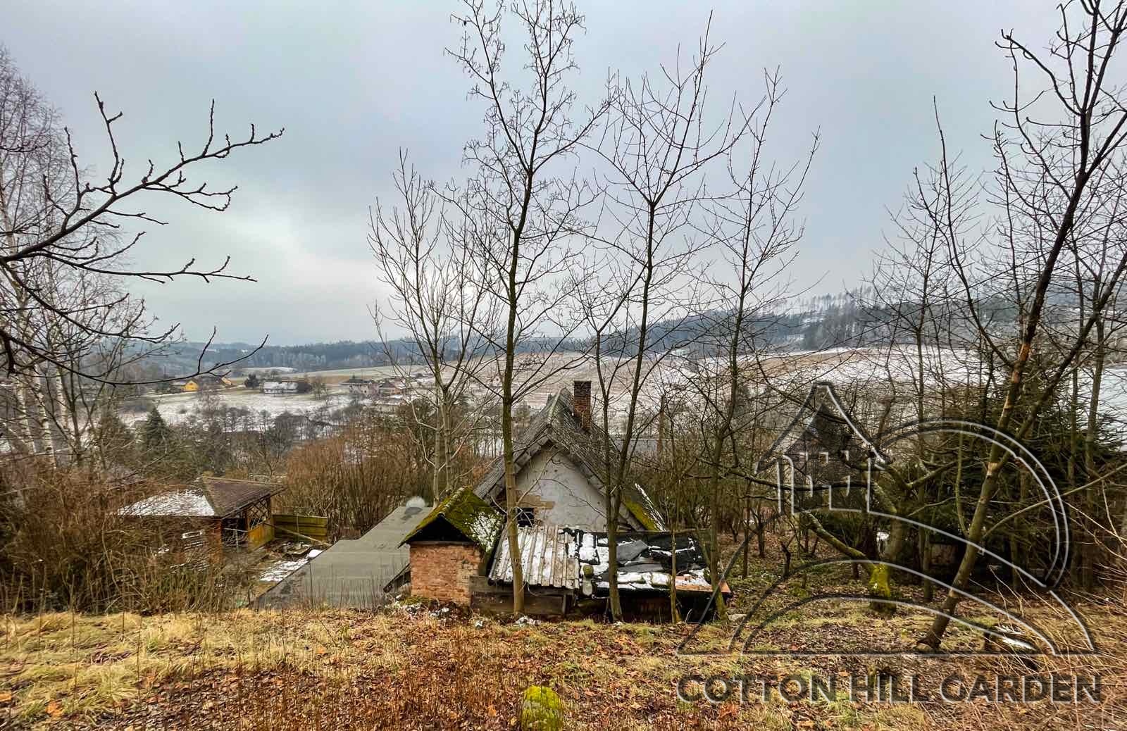 PŮVODNÍ RELIEF HORNÍ ZAHRADY KONEC ZIMY 2022