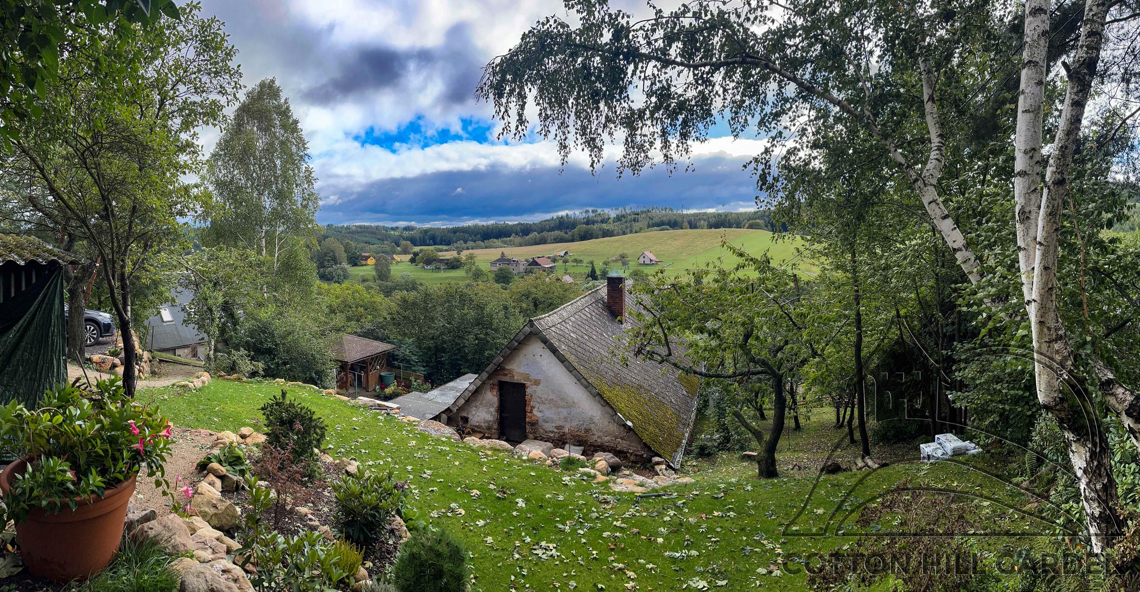 DOKONČENÍ SEVERNÍ TERASY A MODELÁŽE HORNÍ ČÁSTI ZAHRADY
