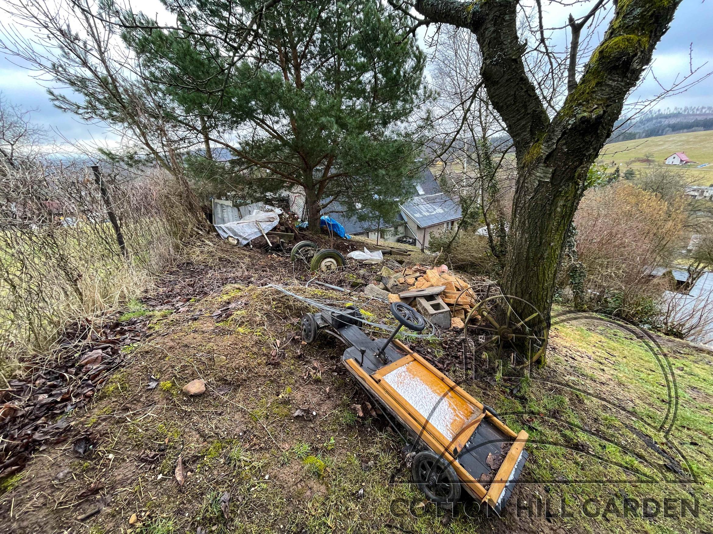 PARKOVIŠTĚ A SKÁLA - PŮVODNÍ STAV 20022